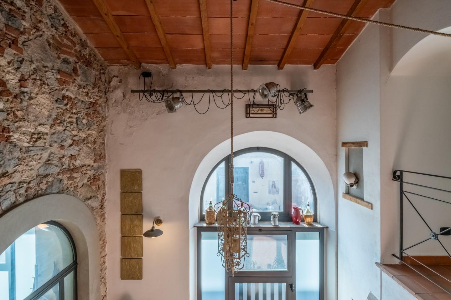 Immagine 23 di Locale commerciale in vendita  a Cascina