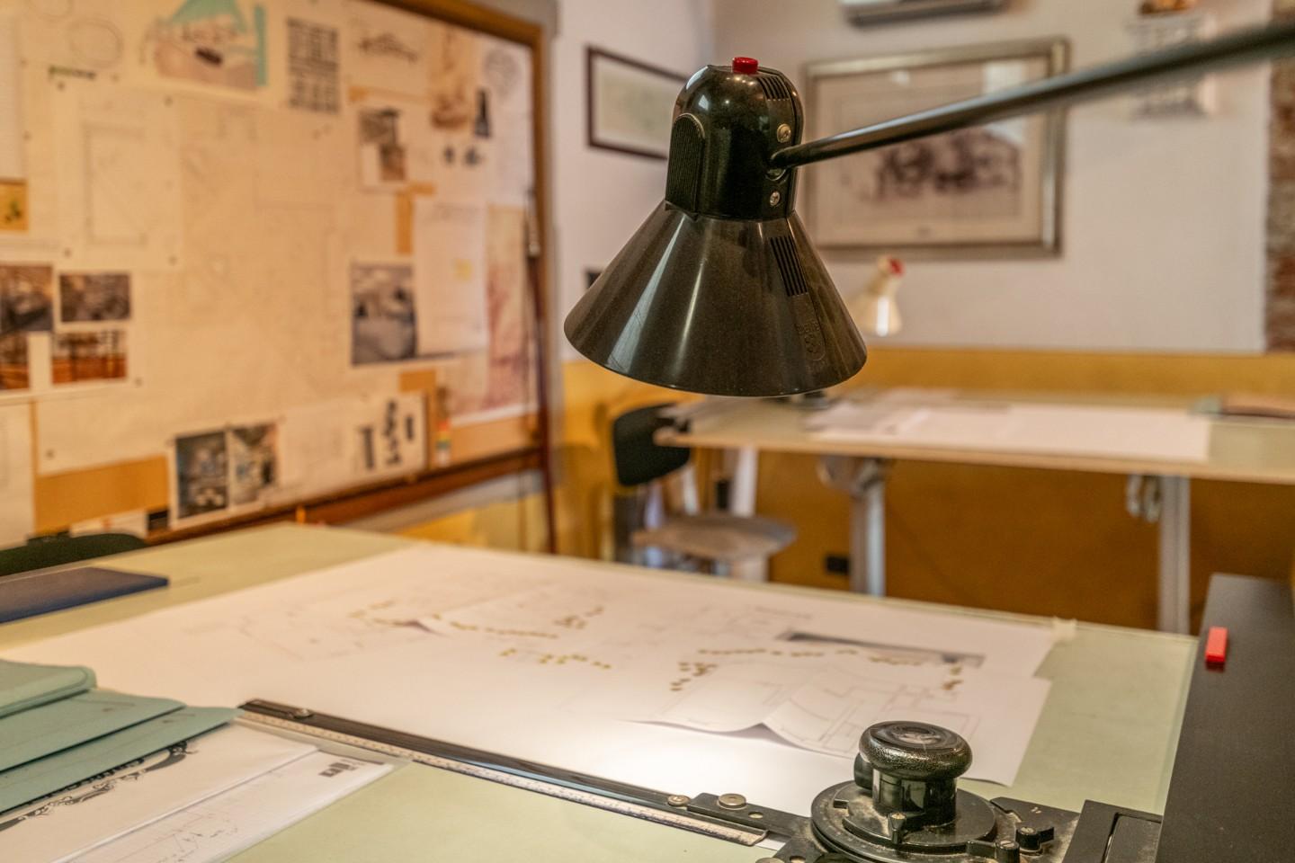 Immagine 34 di Locale commerciale in vendita  a Cascina