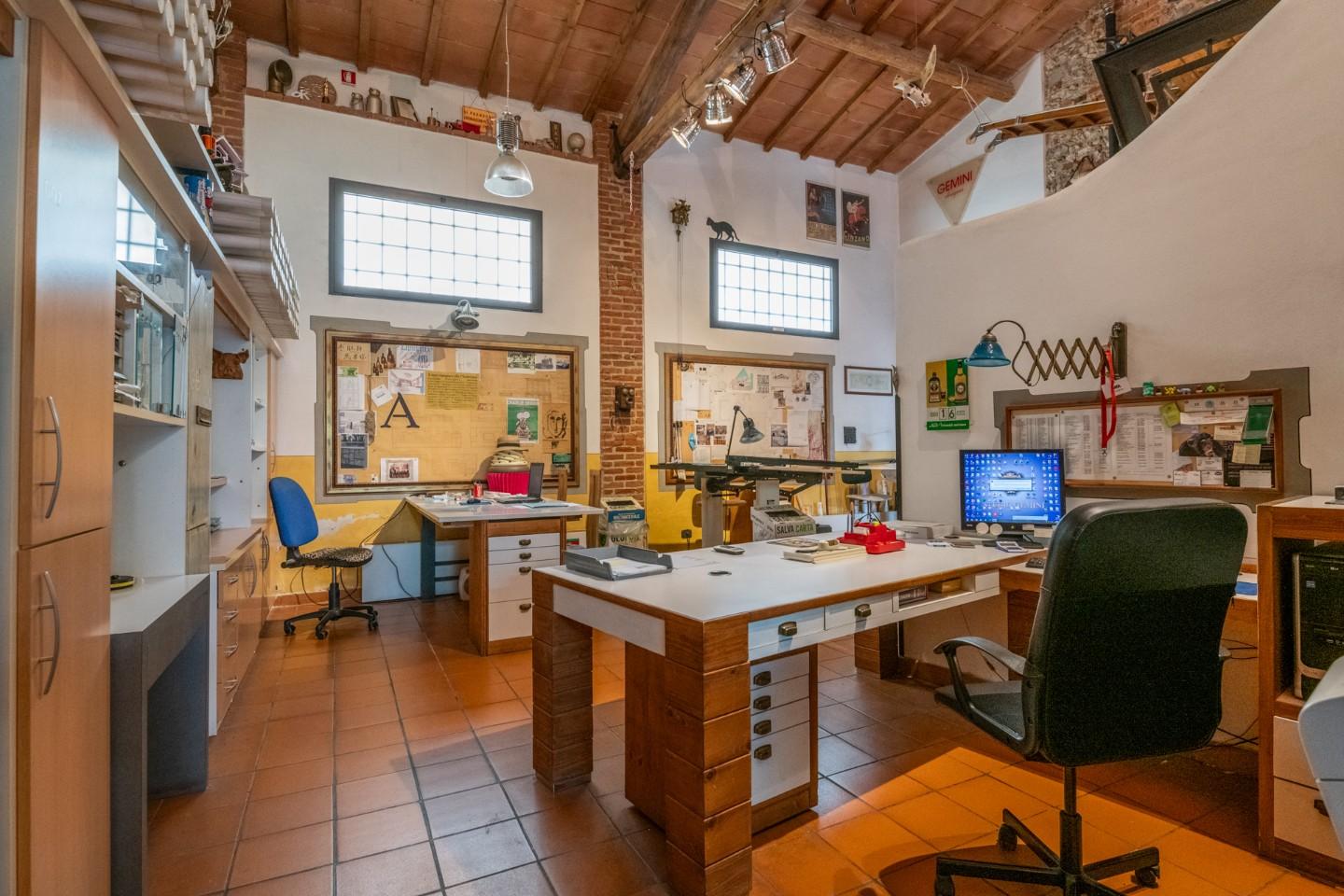 Immagine 5 di Locale commerciale in vendita  a Cascina