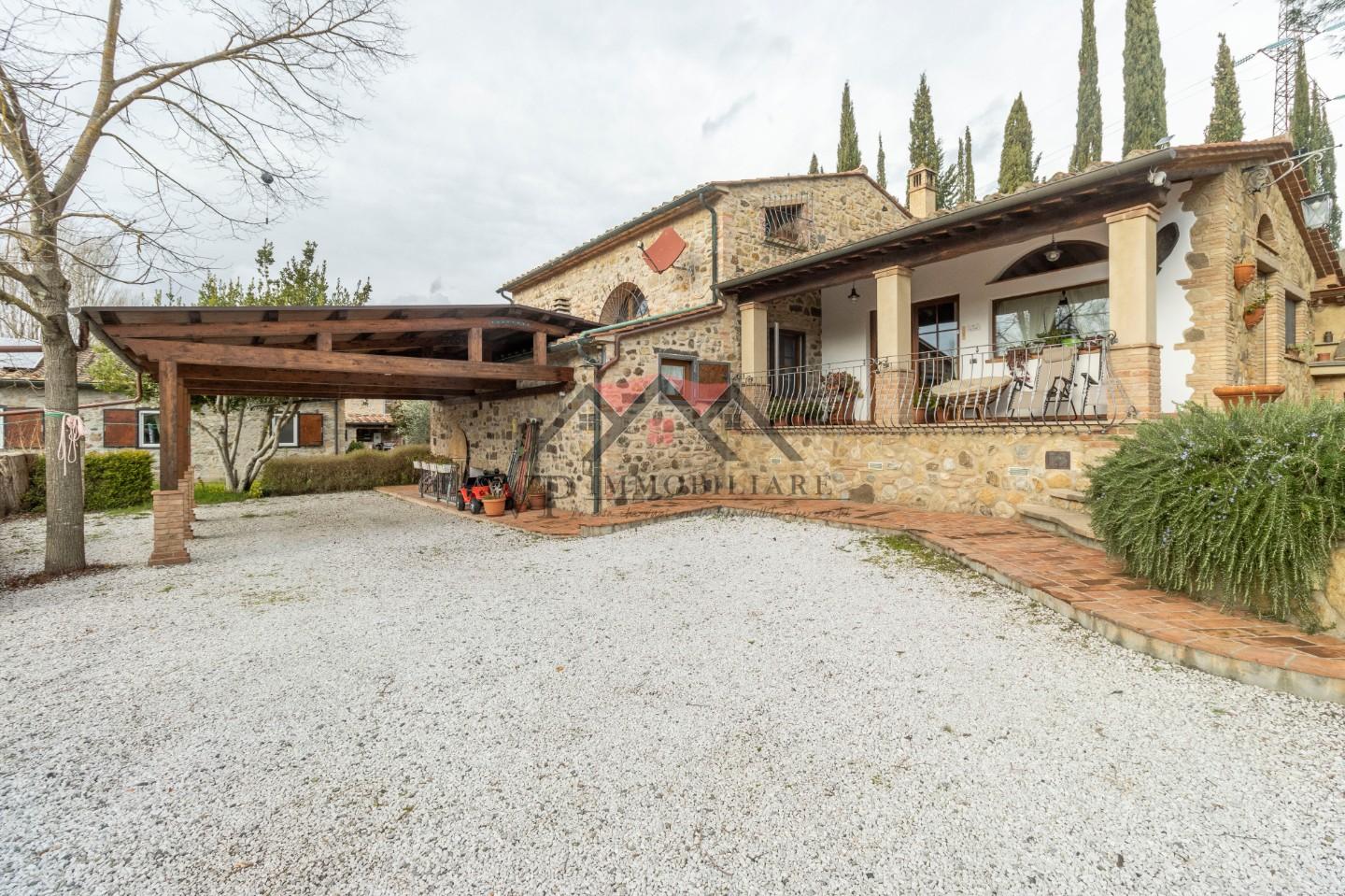 Immagine 75 di Casa indipendente in vendita  a Volterra