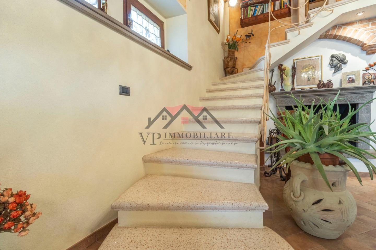 Immagine 19 di Casa indipendente in vendita  a Volterra