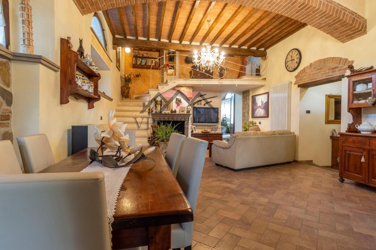 Immagine 2 di Casa indipendente in vendita  a Volterra