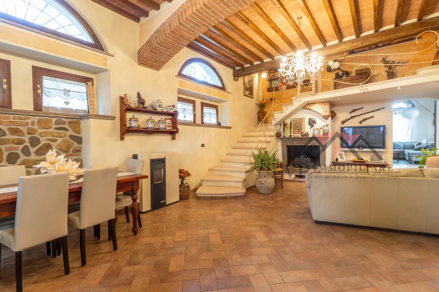 Immagine 8 di Casa indipendente in vendita  a Volterra