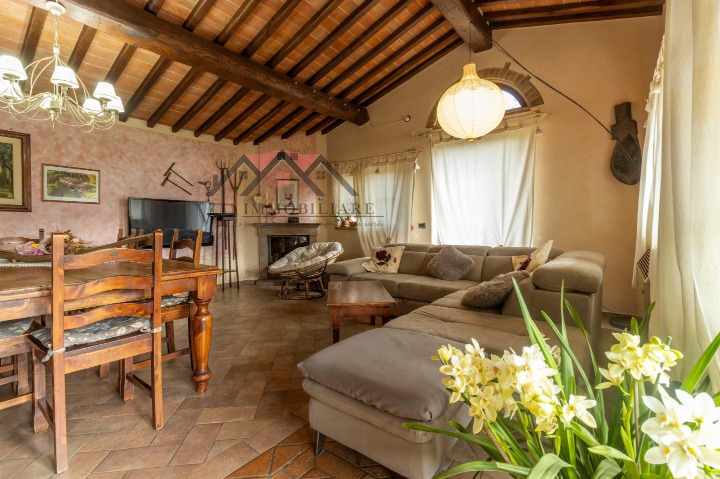 Immagine 36 di Casa indipendente in vendita  a Volterra