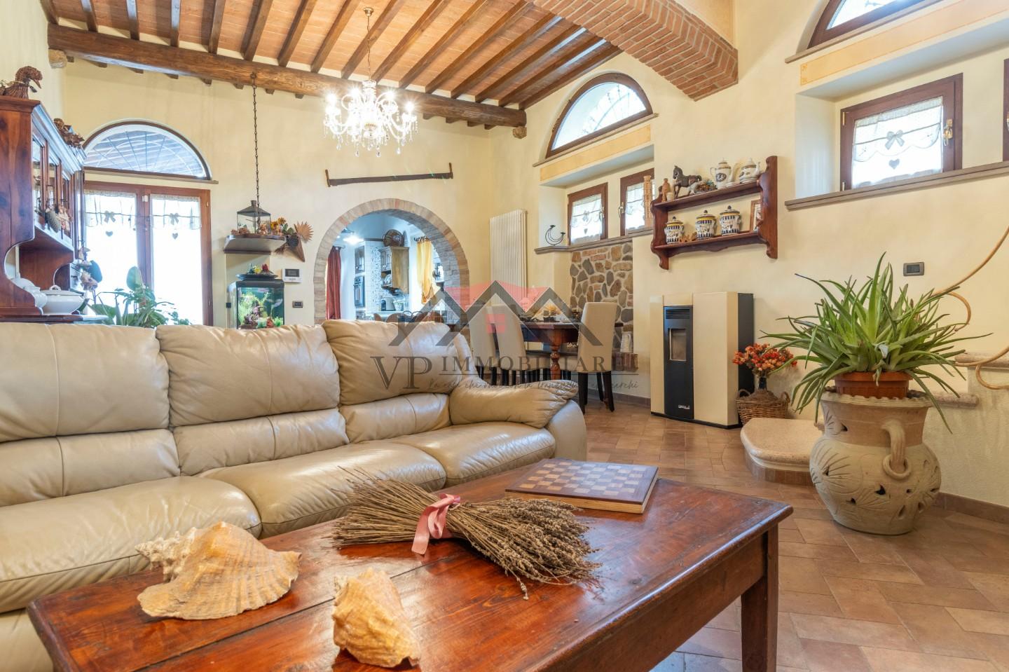 Immagine 17 di Casa indipendente in vendita  a Volterra