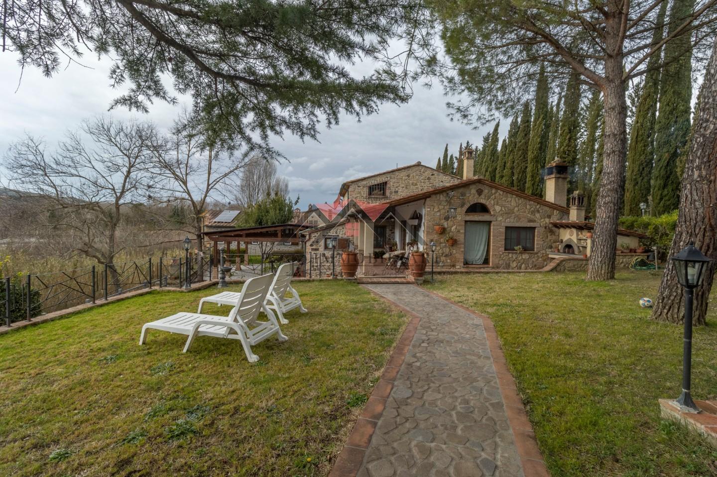 Immagine 1 di Casa indipendente in vendita  a Volterra