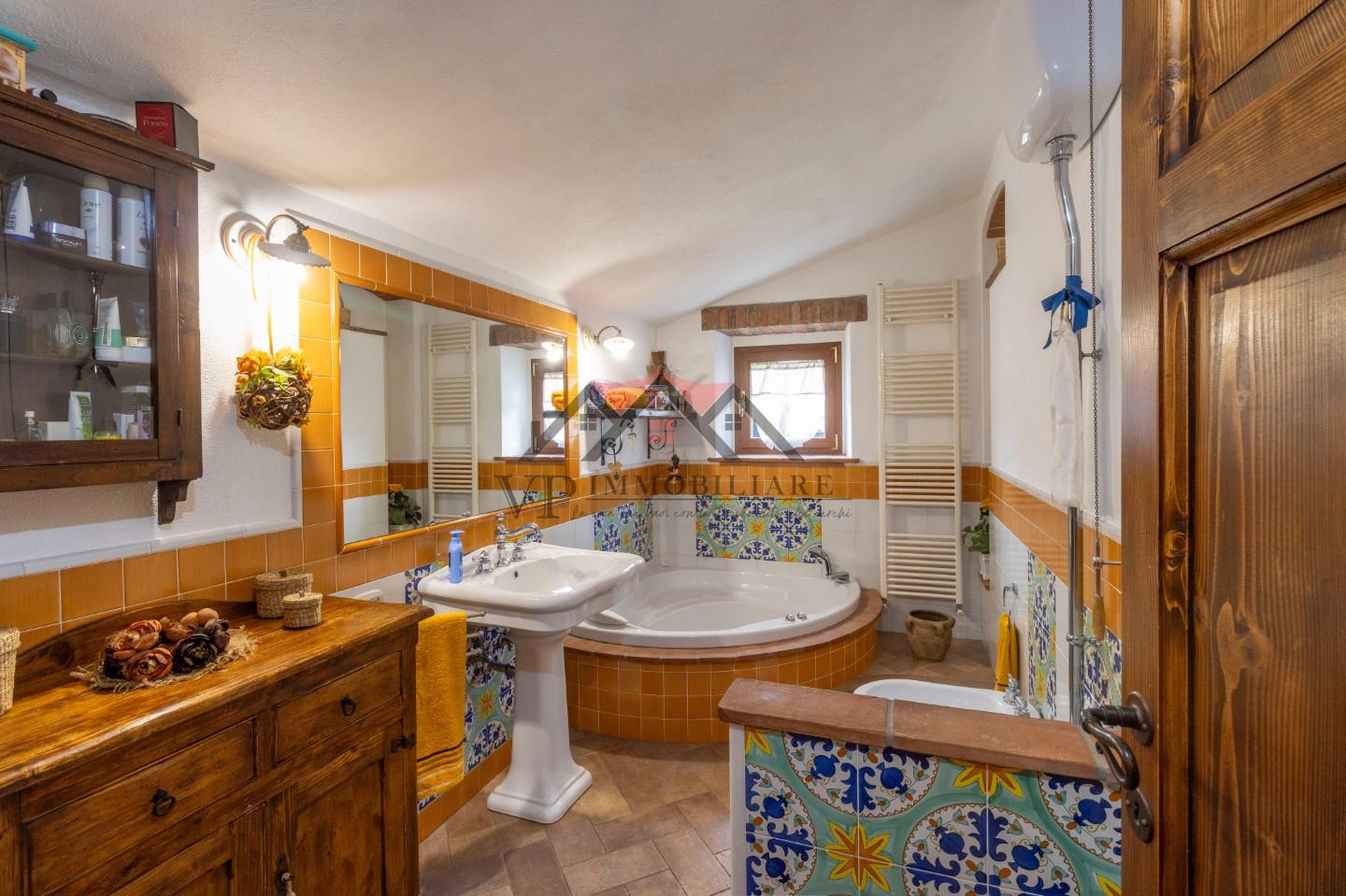 Immagine 49 di Casa indipendente in vendita  a Volterra