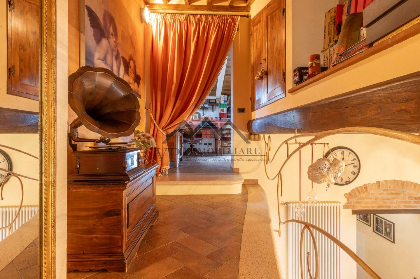 Immagine 54 di Casa indipendente in vendita  a Volterra