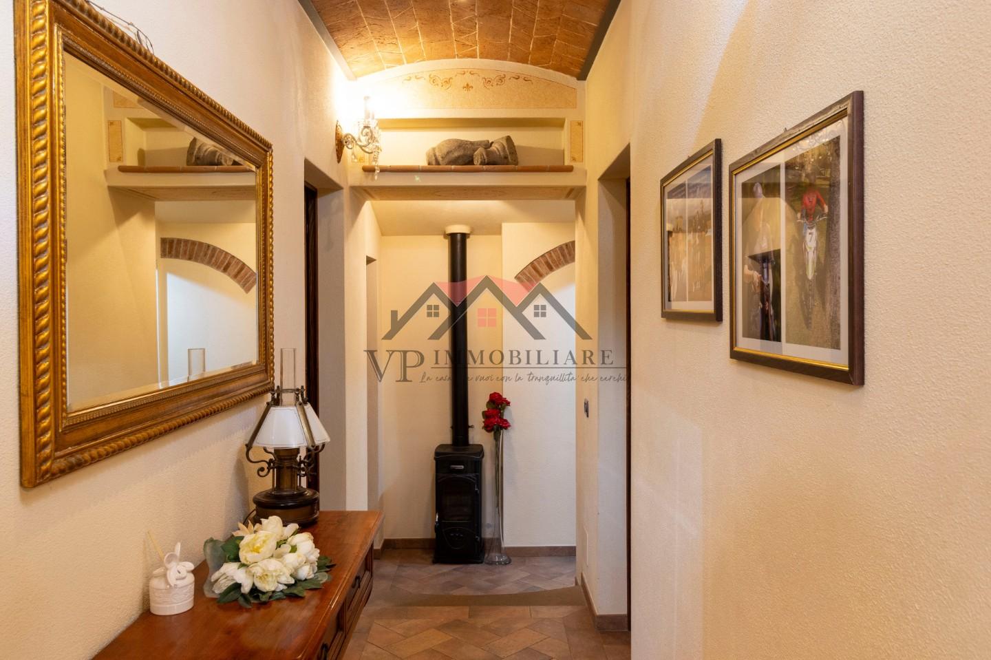 Immagine 45 di Casa indipendente in vendita  a Volterra