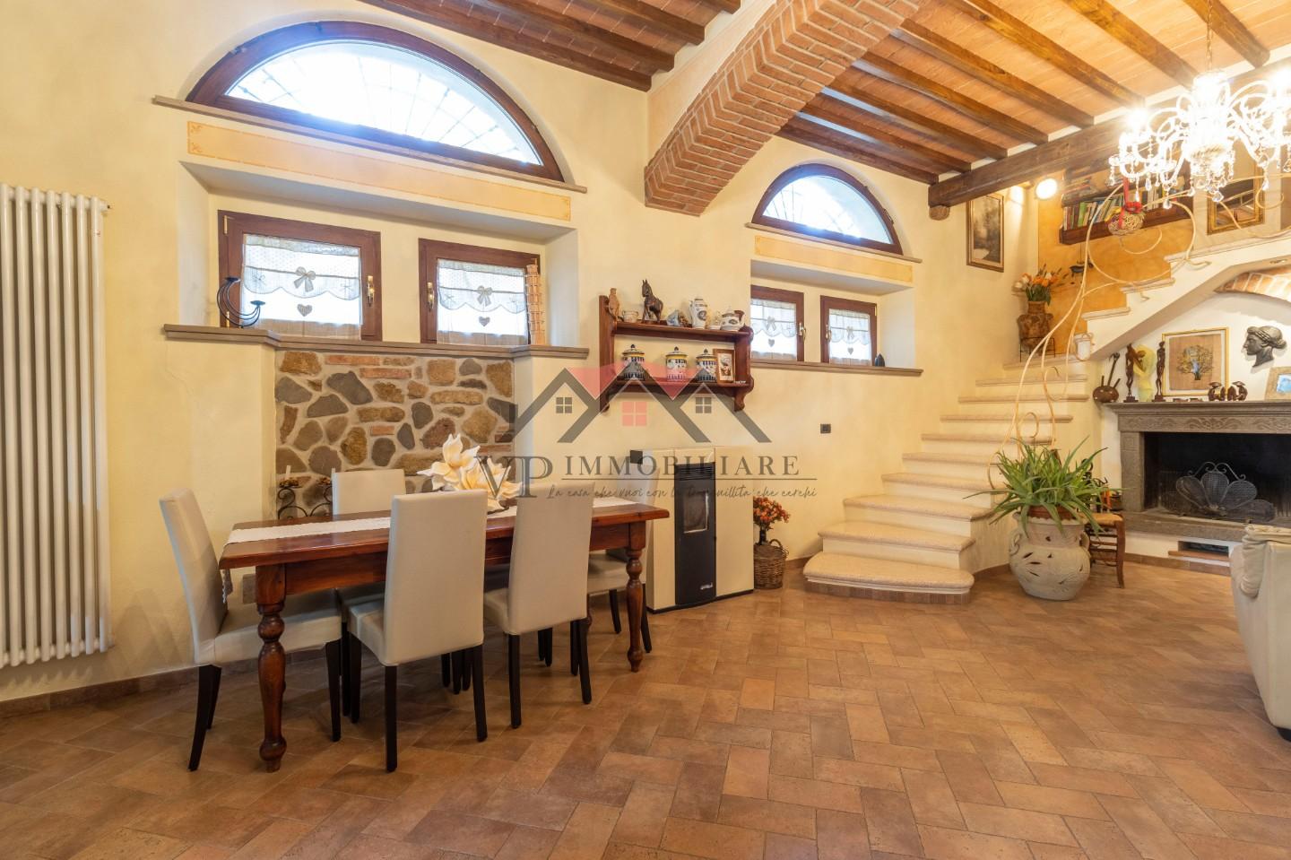 Immagine 7 di Casa indipendente in vendita  a Volterra