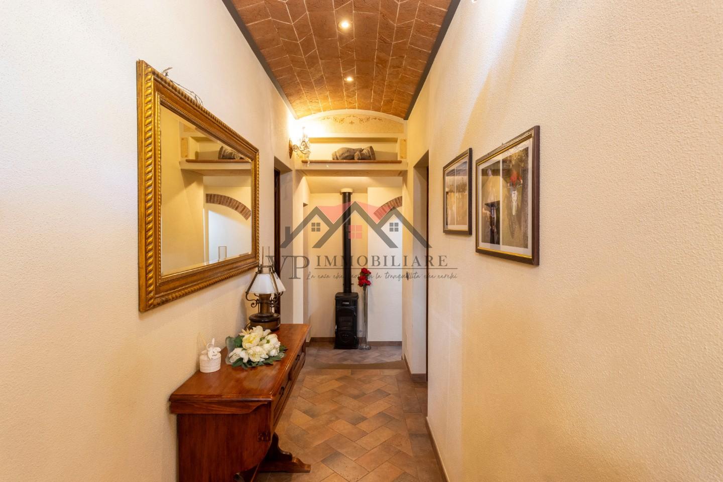 Immagine 46 di Casa indipendente in vendita  a Volterra