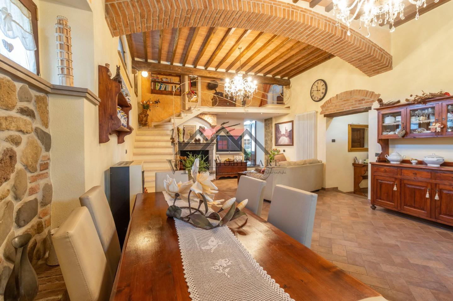 Immagine 5 di Casa indipendente in vendita  a Volterra