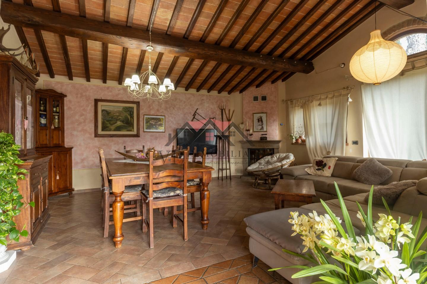 Immagine 44 di Casa indipendente in vendita  a Volterra