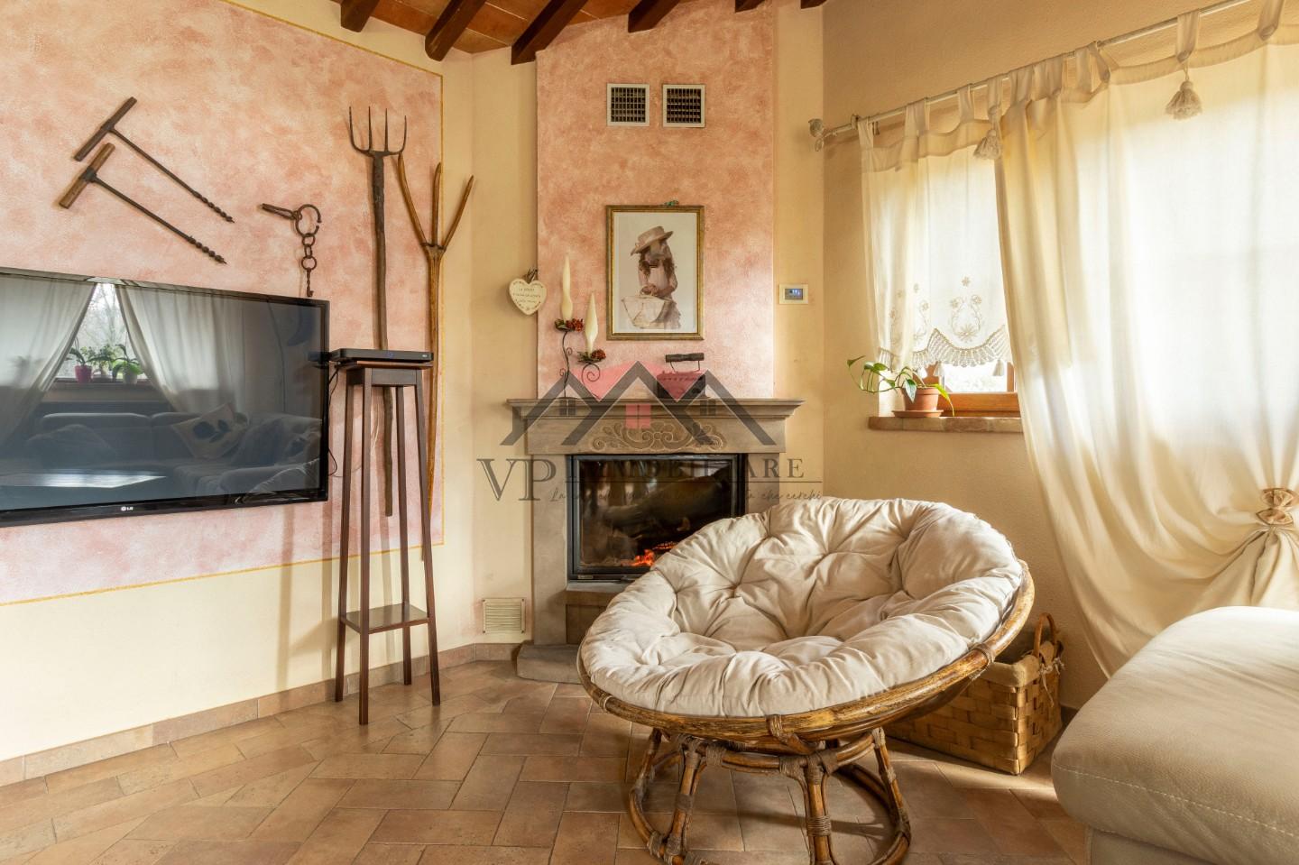 Immagine 39 di Casa indipendente in vendita  a Volterra