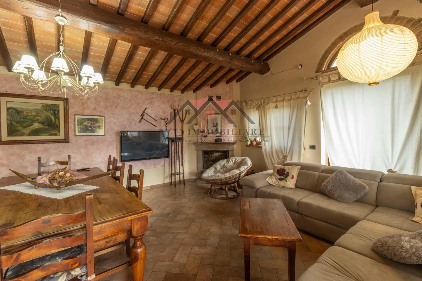 Immagine 37 di Casa indipendente in vendita  a Volterra