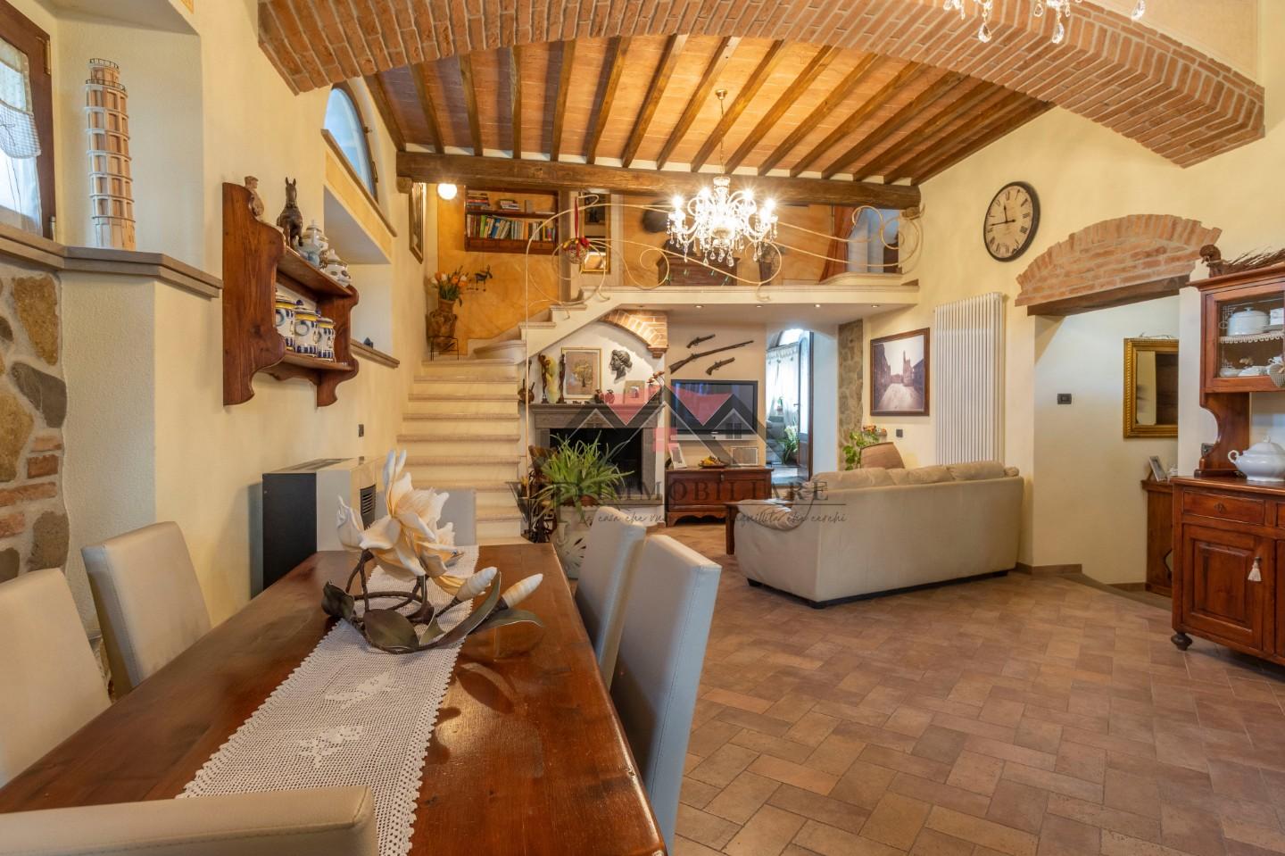 Immagine 4 di Casa indipendente in vendita  a Volterra