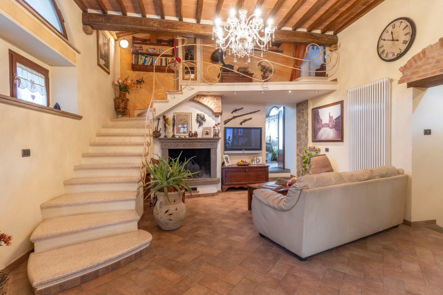 Immagine 9 di Casa indipendente in vendita  a Volterra