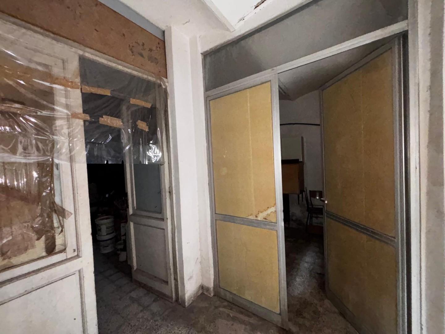 Immagine 10 di Locale commerciale in vendita  a Peccioli