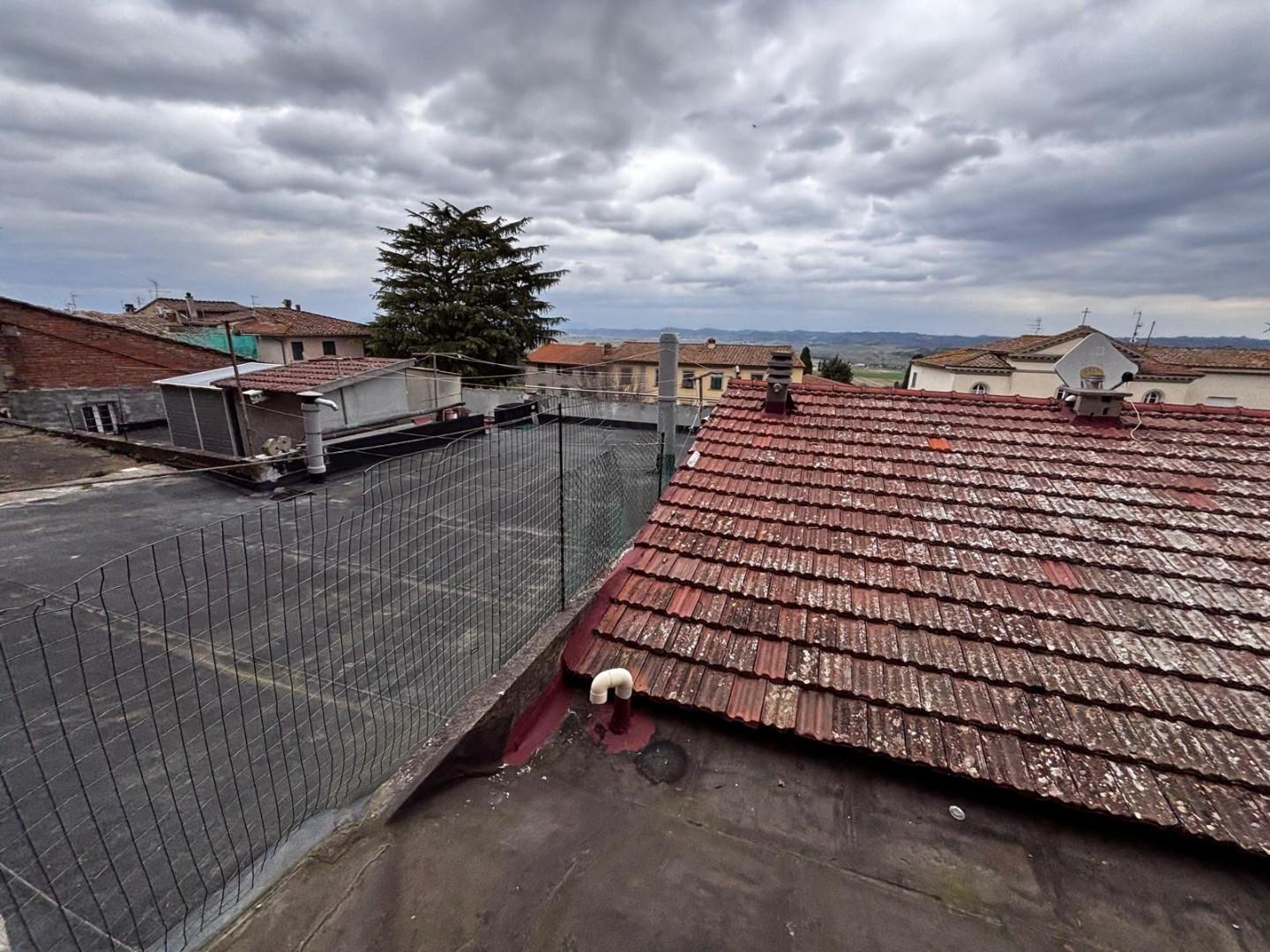 Immagine 18 di Locale commerciale in vendita  a Peccioli