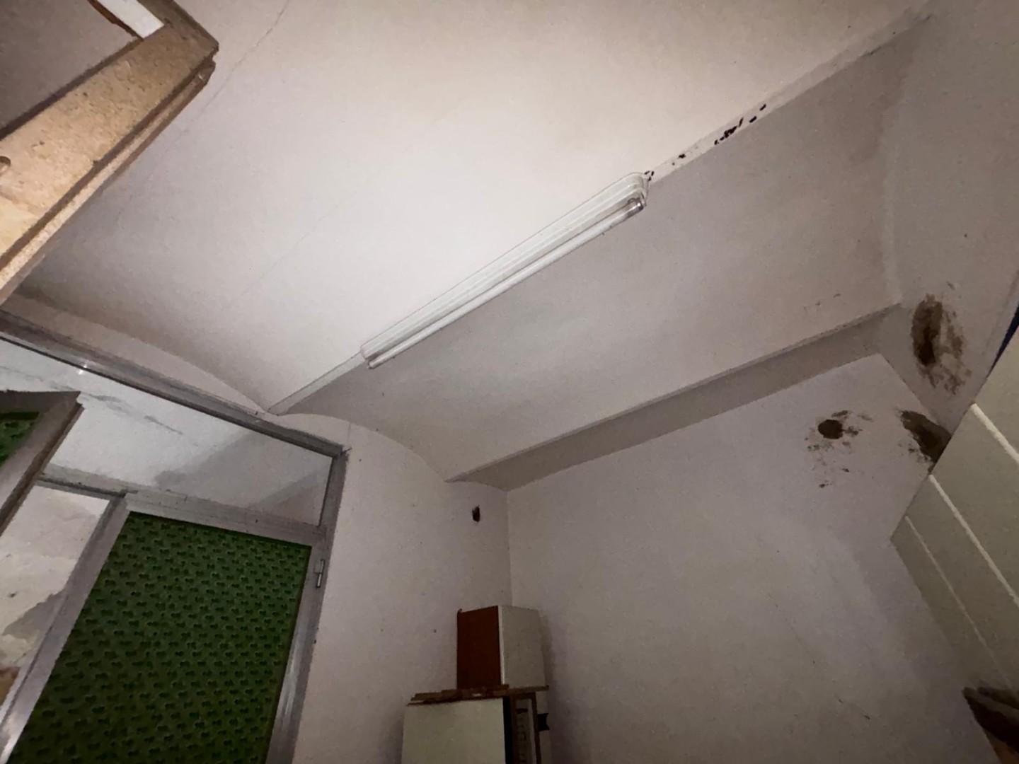 Immagine 14 di Locale commerciale in vendita  a Peccioli