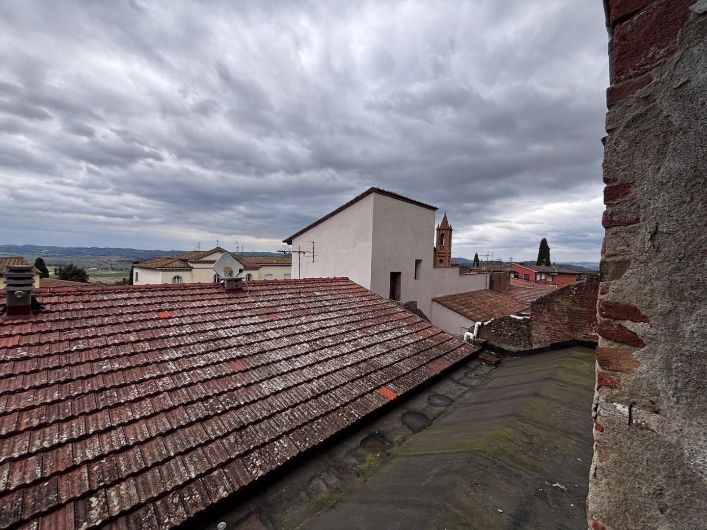 Immagine 19 di Locale commerciale in vendita  a Peccioli