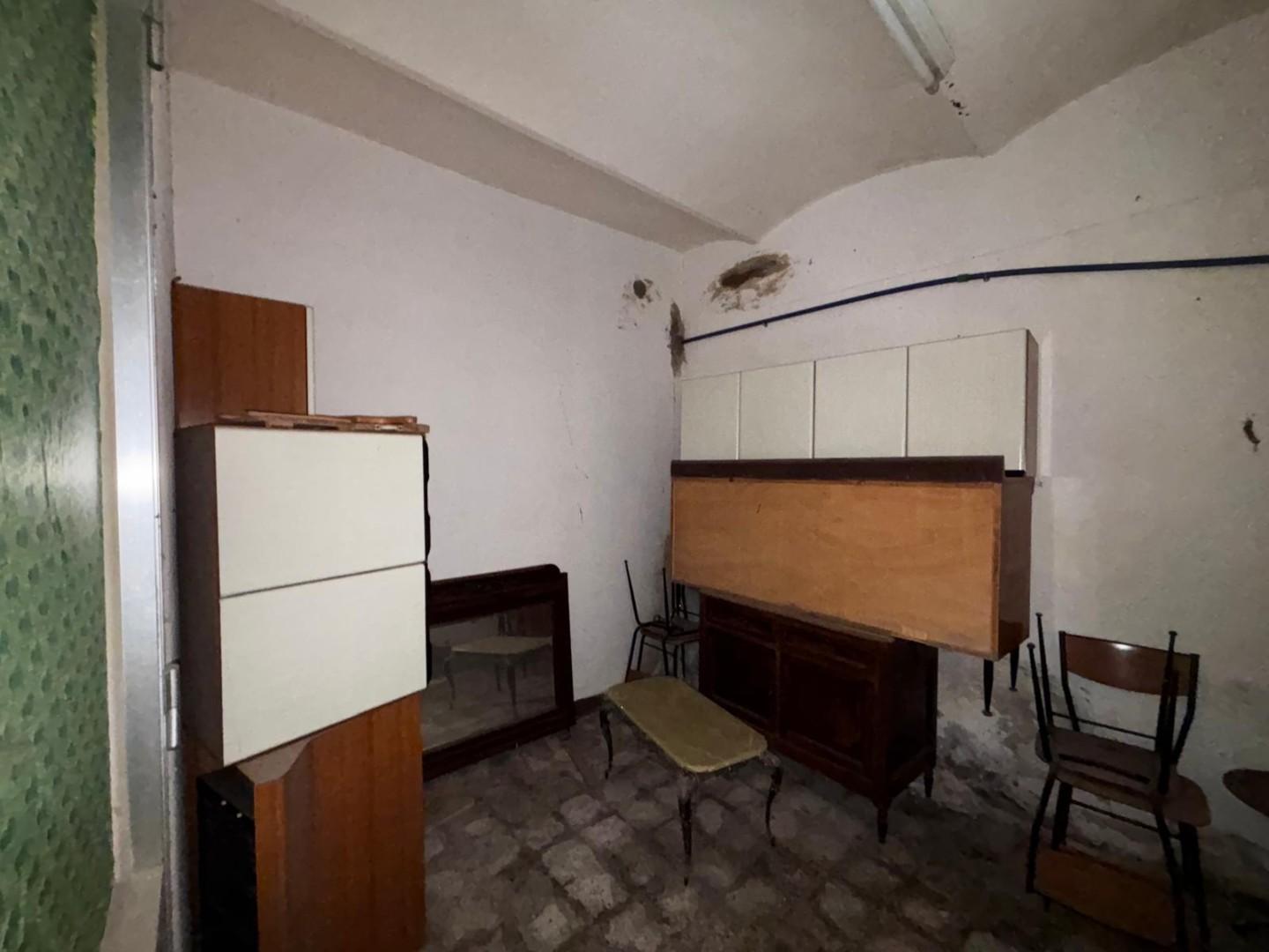 Immagine 6 di Locale commerciale in vendita  a Peccioli