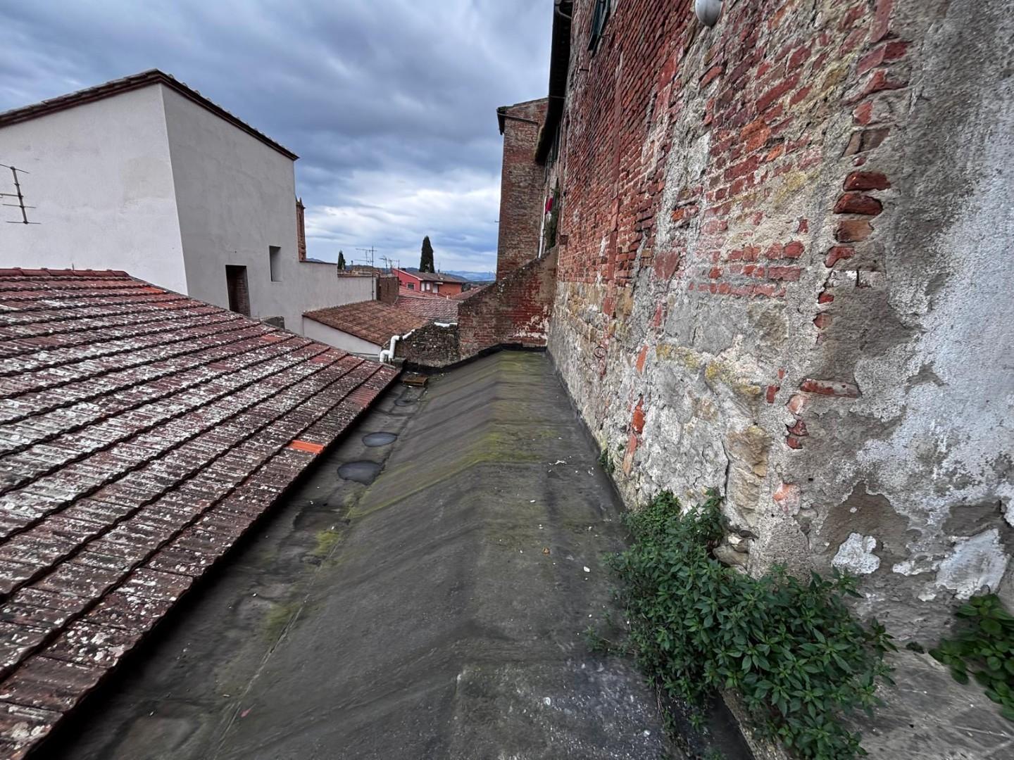 Immagine 16 di Locale commerciale in vendita  a Peccioli