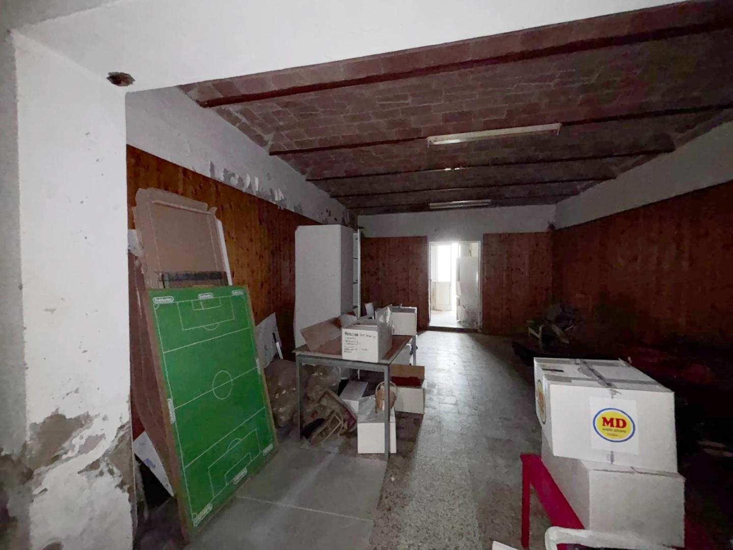 Immagine 4 di Locale commerciale in vendita  a Peccioli