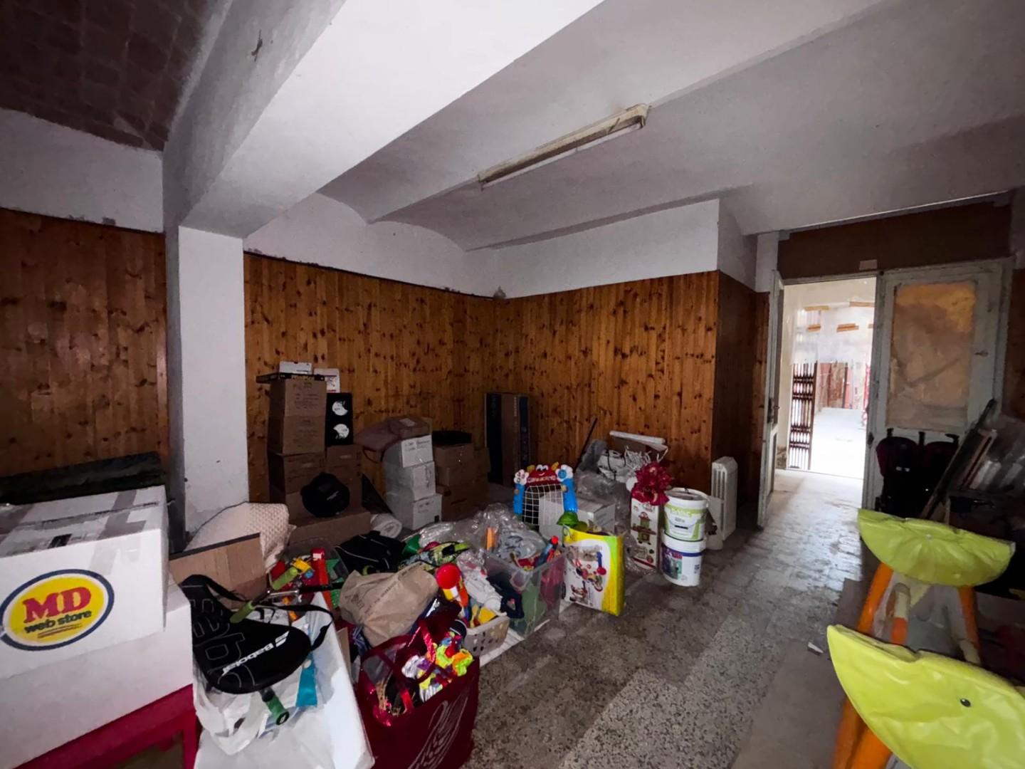 Immagine 5 di Locale commerciale in vendita  a Peccioli