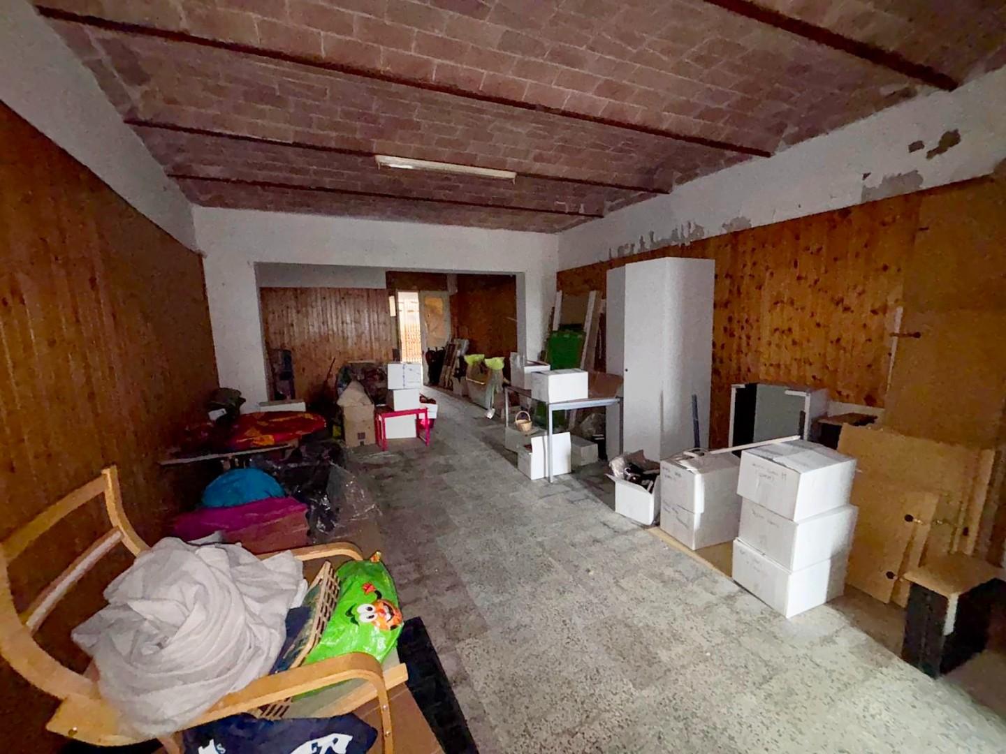 Immagine 3 di Locale commerciale in vendita  a Peccioli