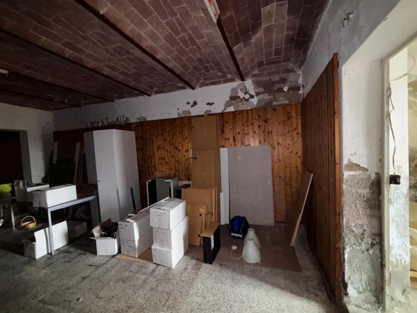 Immagine 7 di Locale commerciale in vendita  a Peccioli