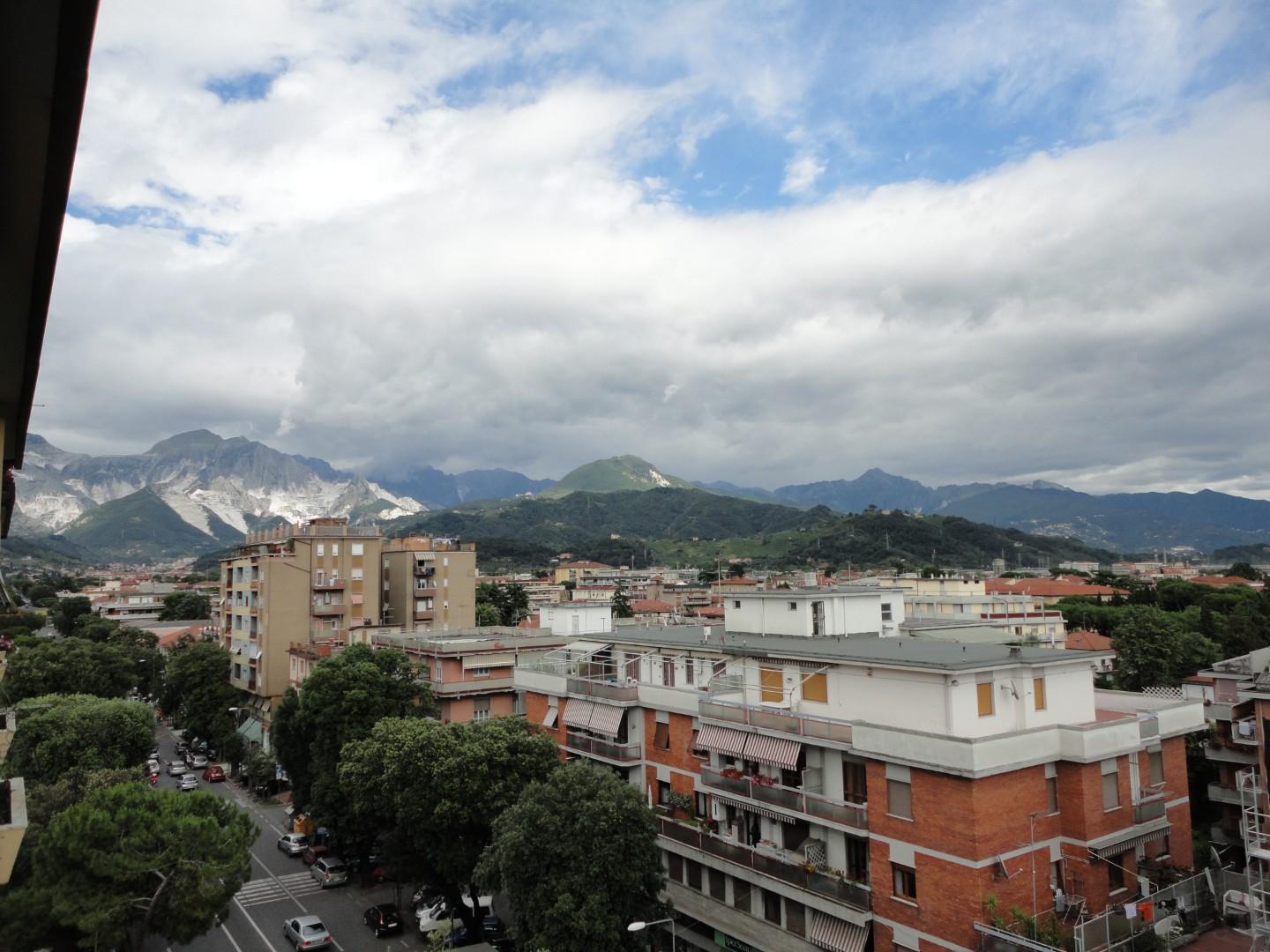Immagine 4 di Negozio in affitto  a Carrara