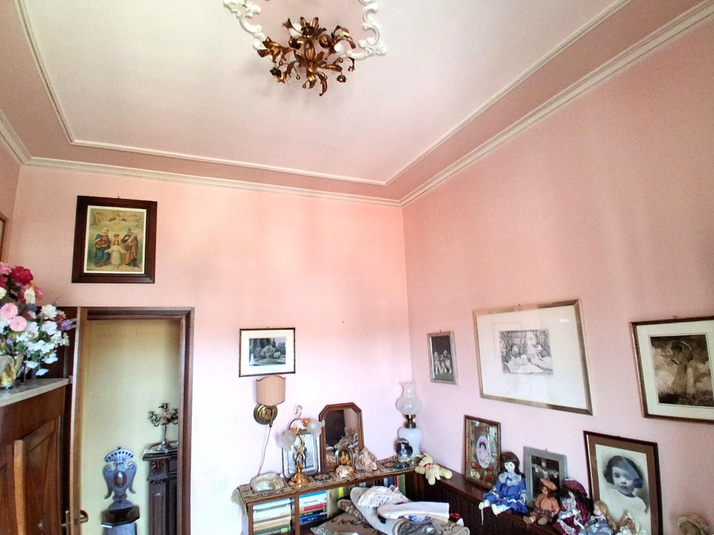 Immagine 9 di Appartamento in vendita  a Lucca