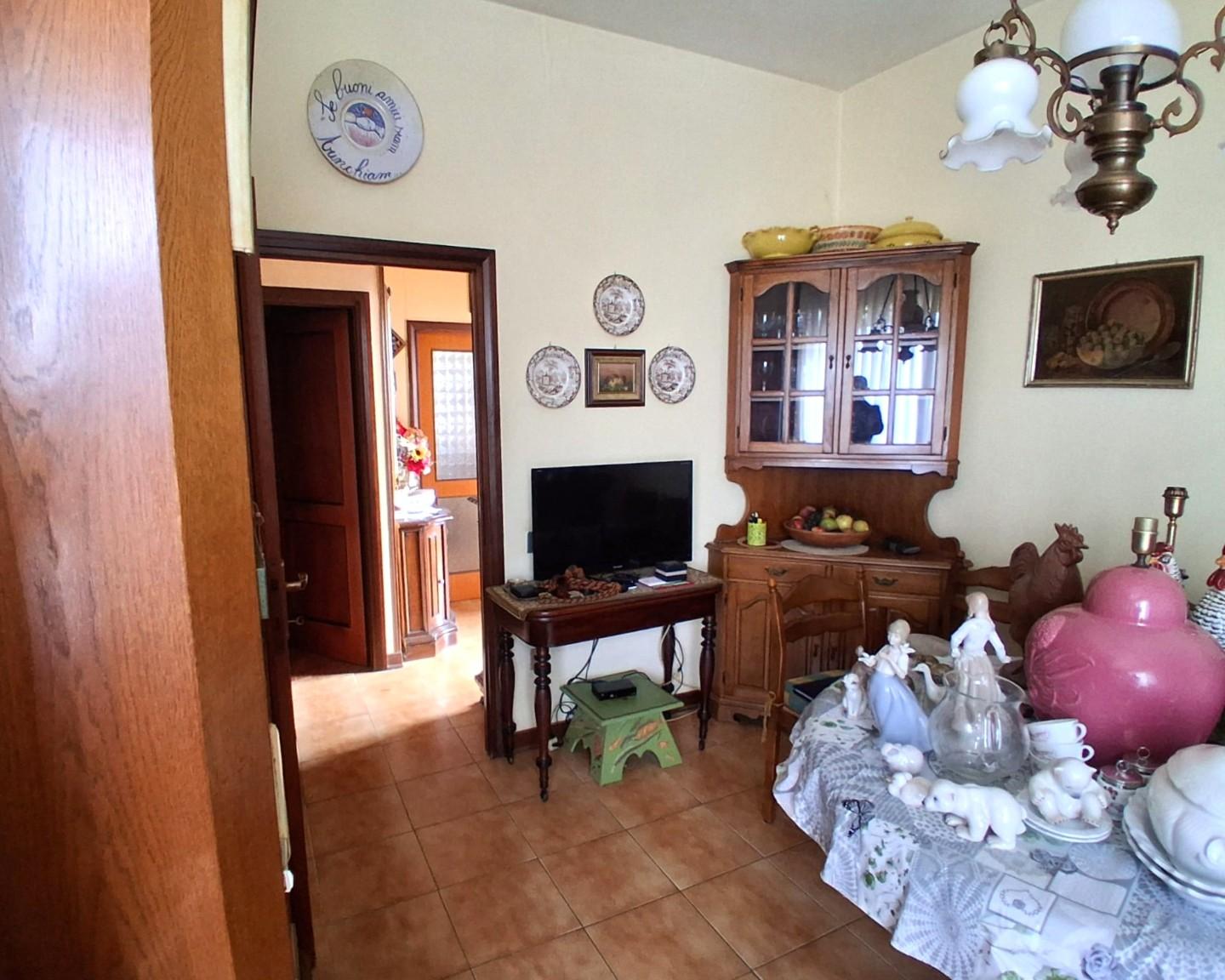 Immagine 4 di Appartamento in vendita  a Lucca