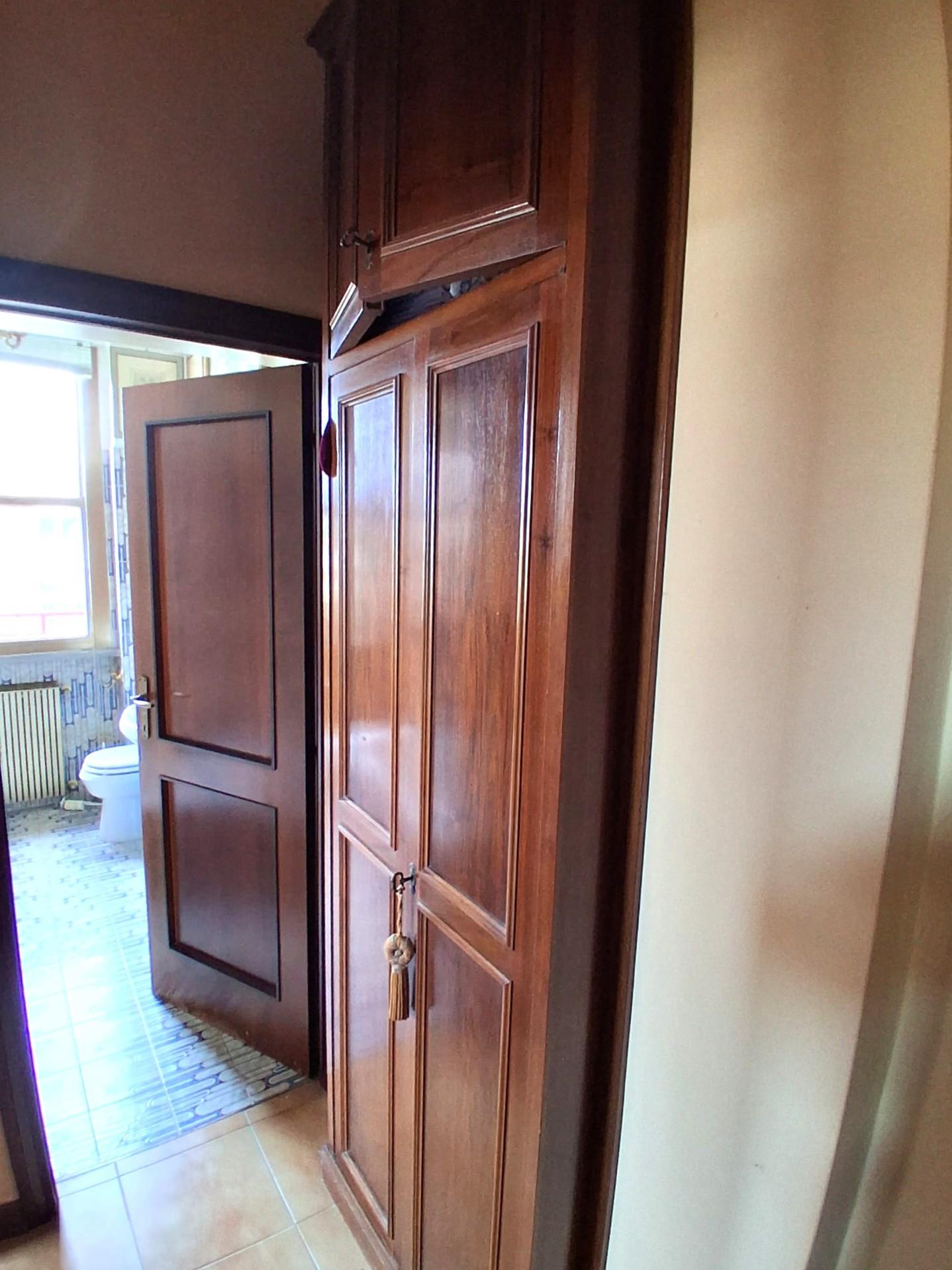 Immagine 11 di Appartamento in vendita  a Lucca