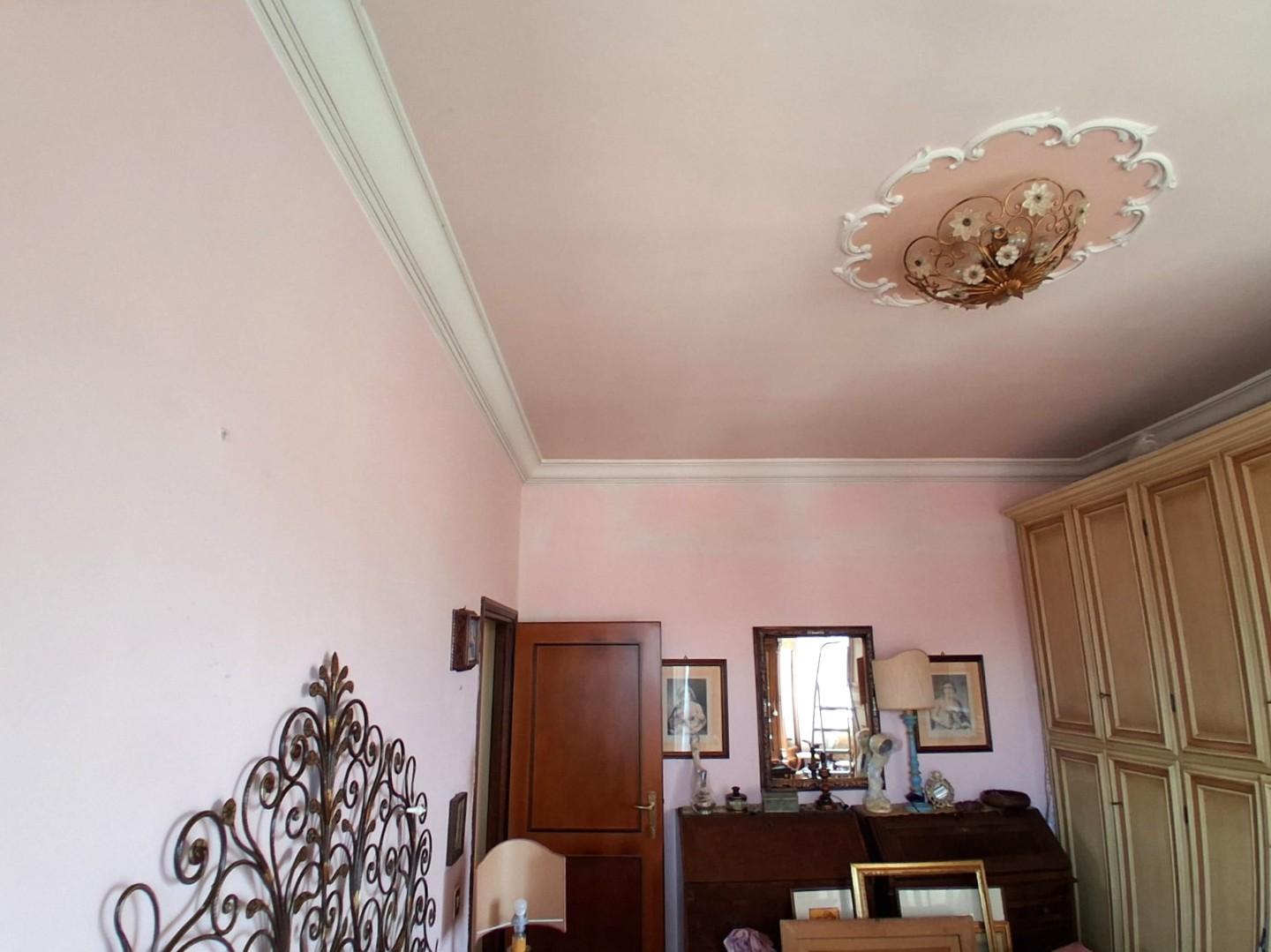 Immagine 10 di Appartamento in vendita  a Lucca