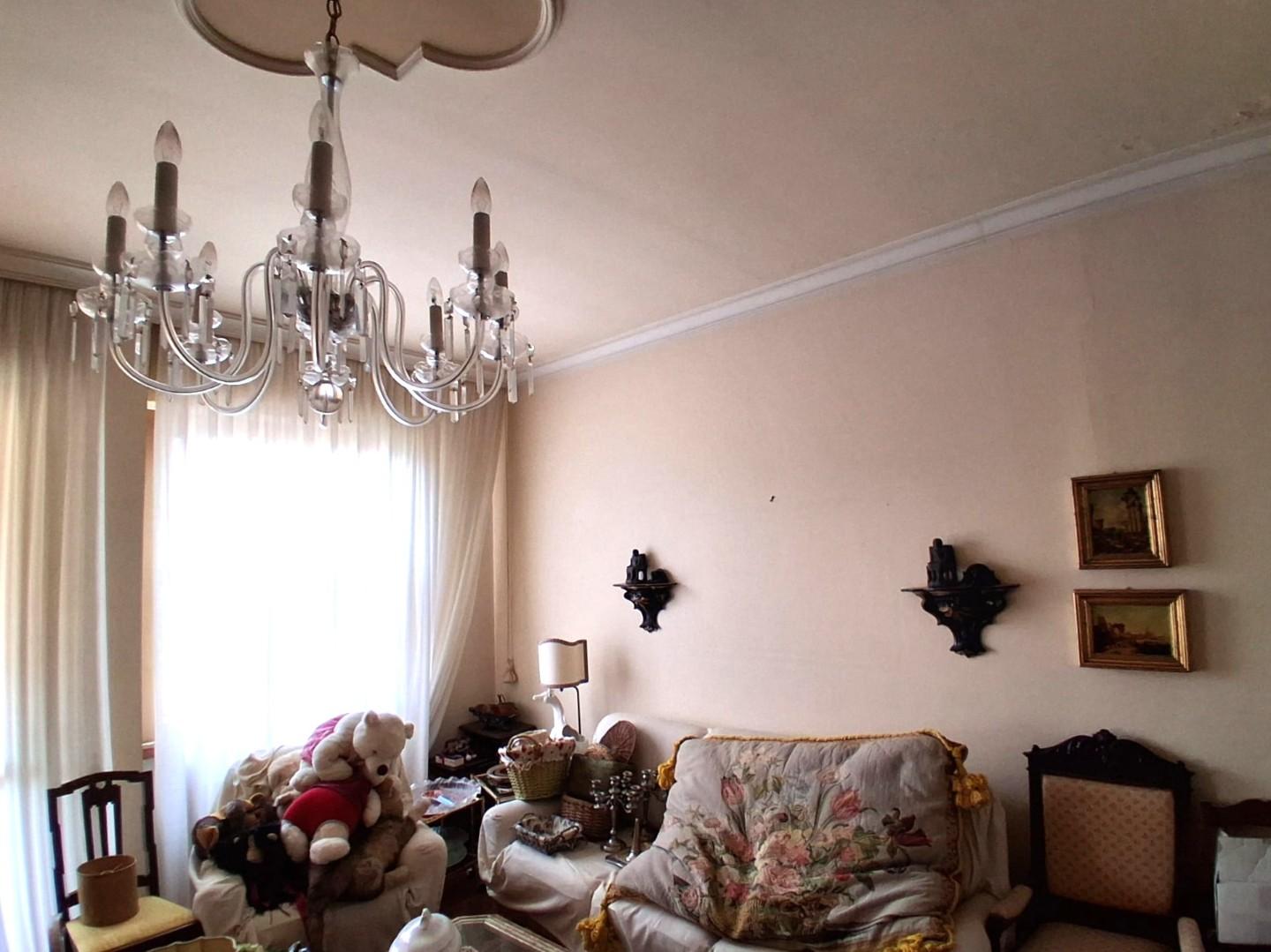 Immagine 3 di Appartamento in vendita  a Lucca