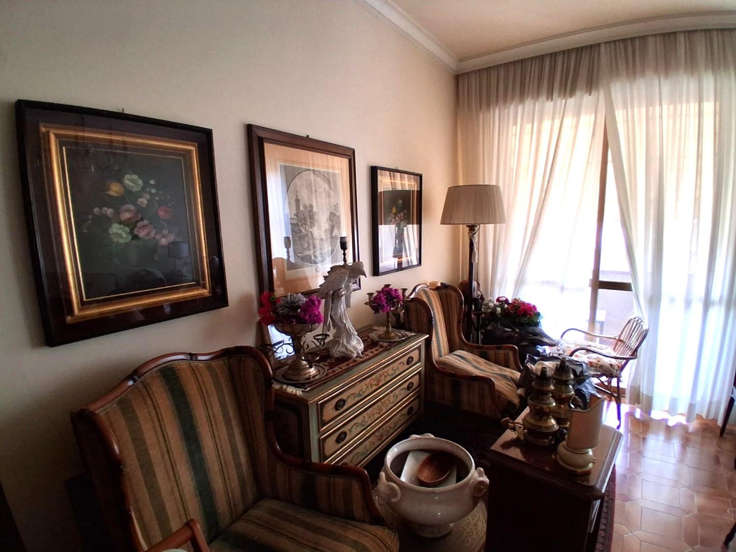 Immagine 5 di Appartamento in vendita  a Lucca