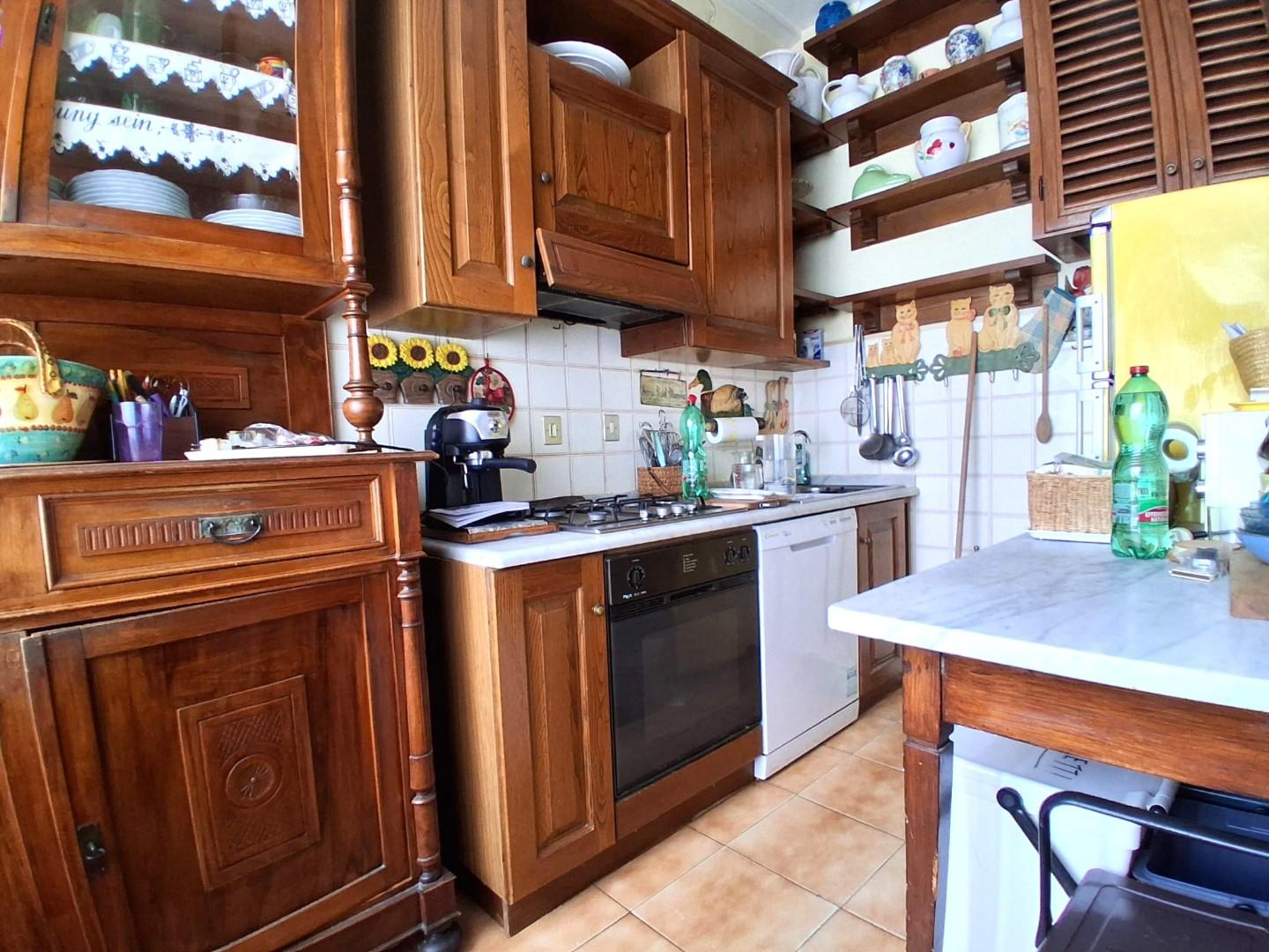 Immagine 2 di Appartamento in vendita  a Lucca