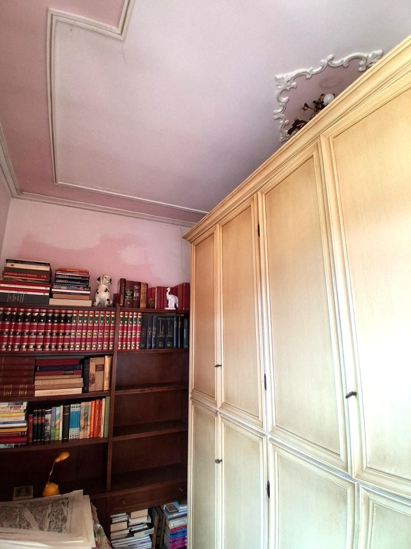 Immagine 7 di Appartamento in vendita  a Lucca