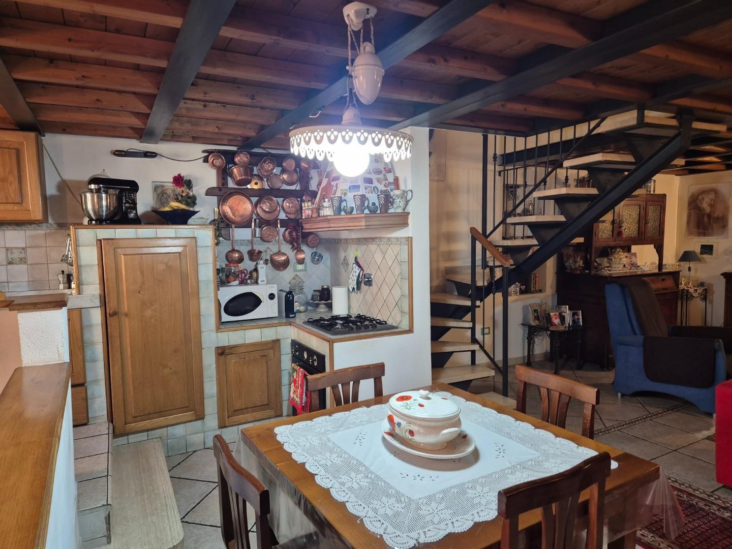 Immagine 23 di Casa trifamiliare in vendita  a Ortonovo