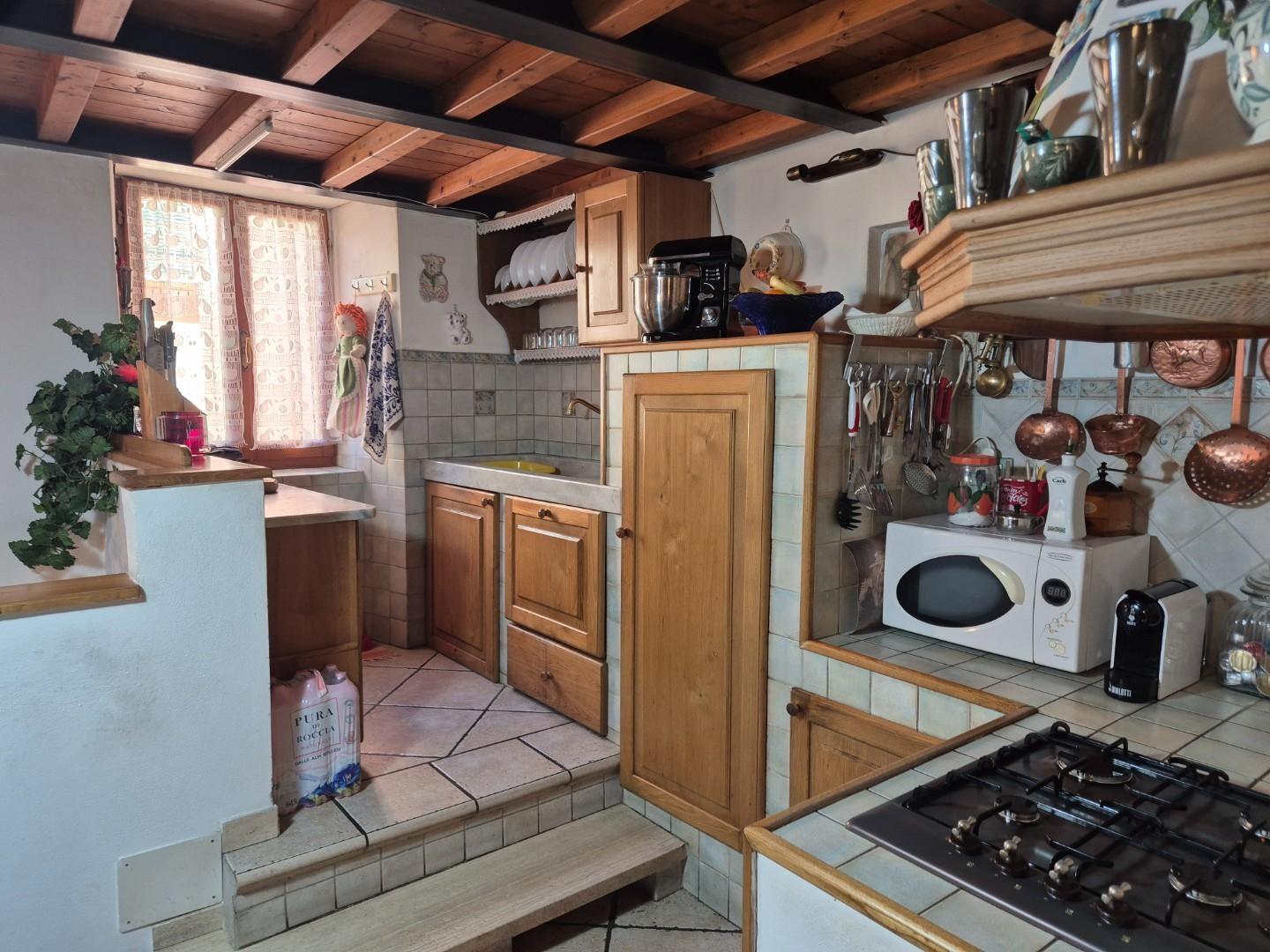 Immagine 25 di Casa trifamiliare in vendita  a Ortonovo