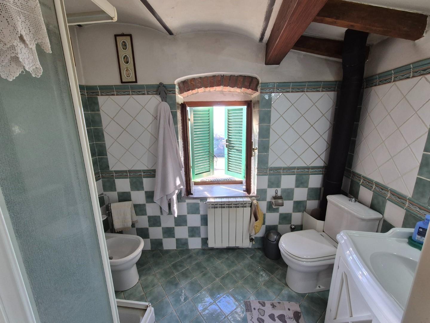 Immagine 26 di Casa trifamiliare in vendita  a Ortonovo