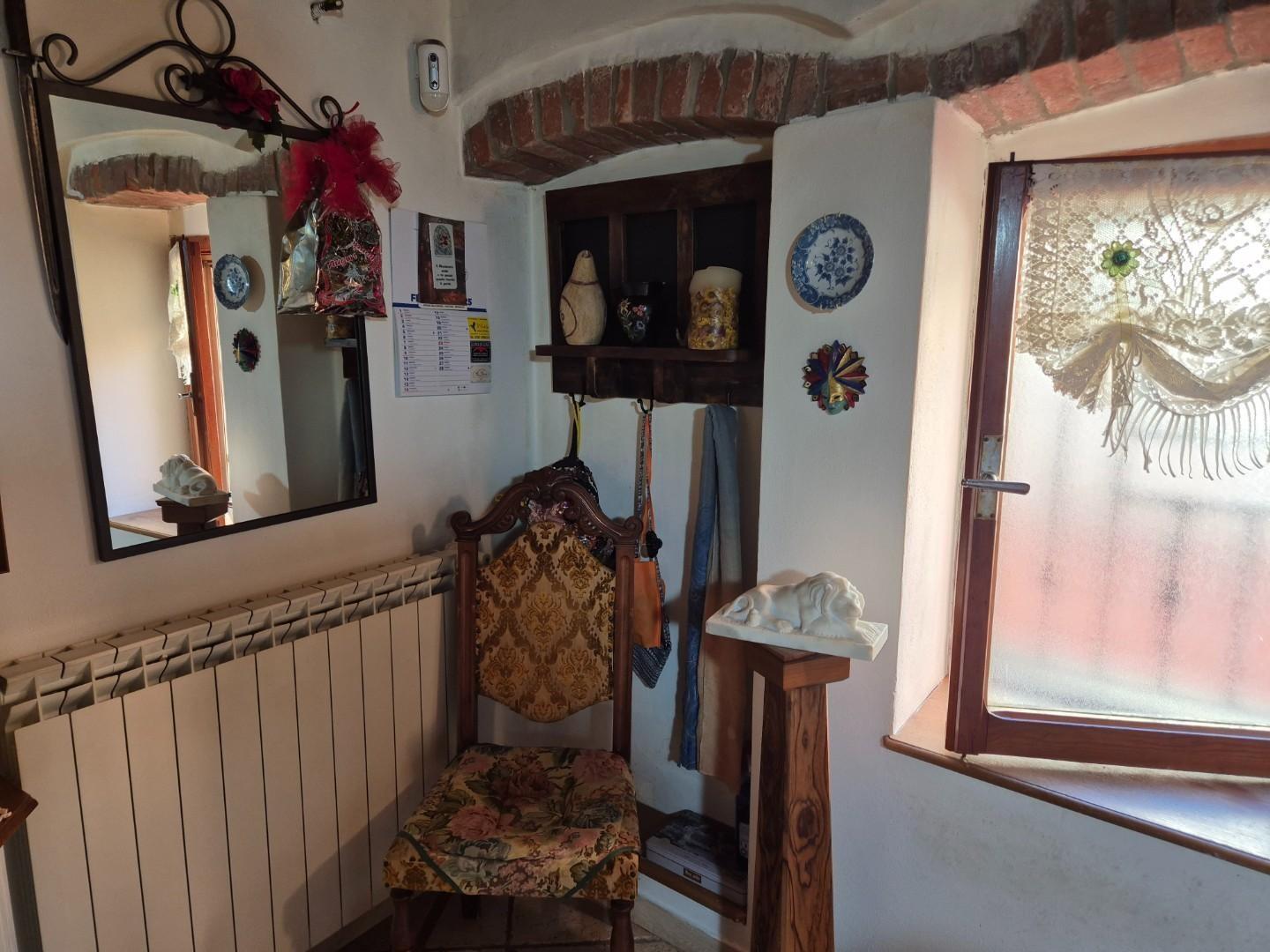 Immagine 9 di Casa trifamiliare in vendita  a Ortonovo