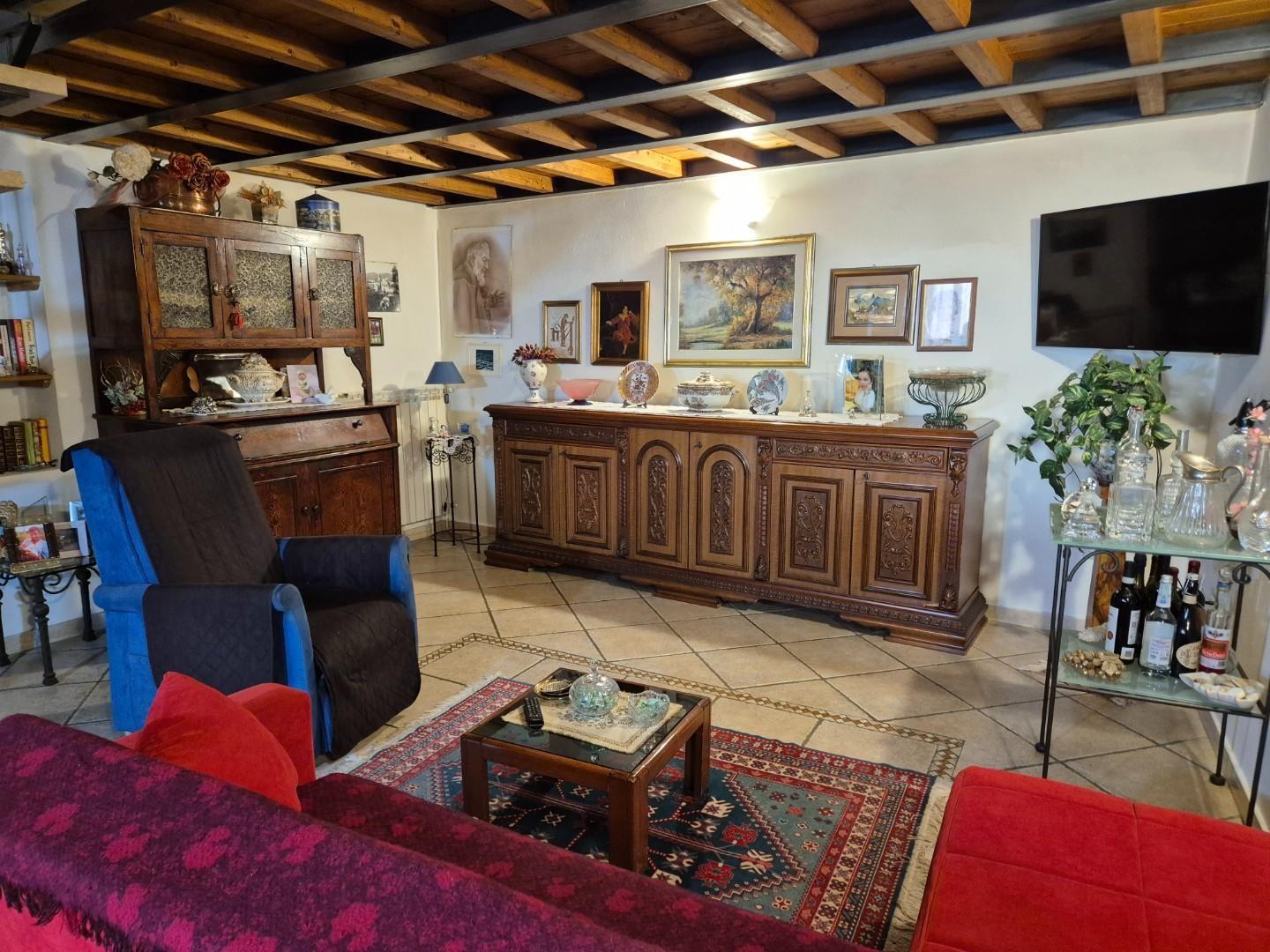 Immagine 21 di Casa trifamiliare in vendita  a Ortonovo