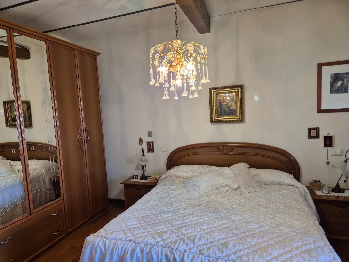 Immagine 5 di Casa trifamiliare in vendita  a Ortonovo