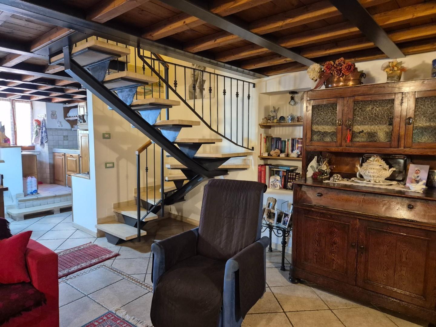 Immagine 27 di Casa trifamiliare in vendita  a Ortonovo