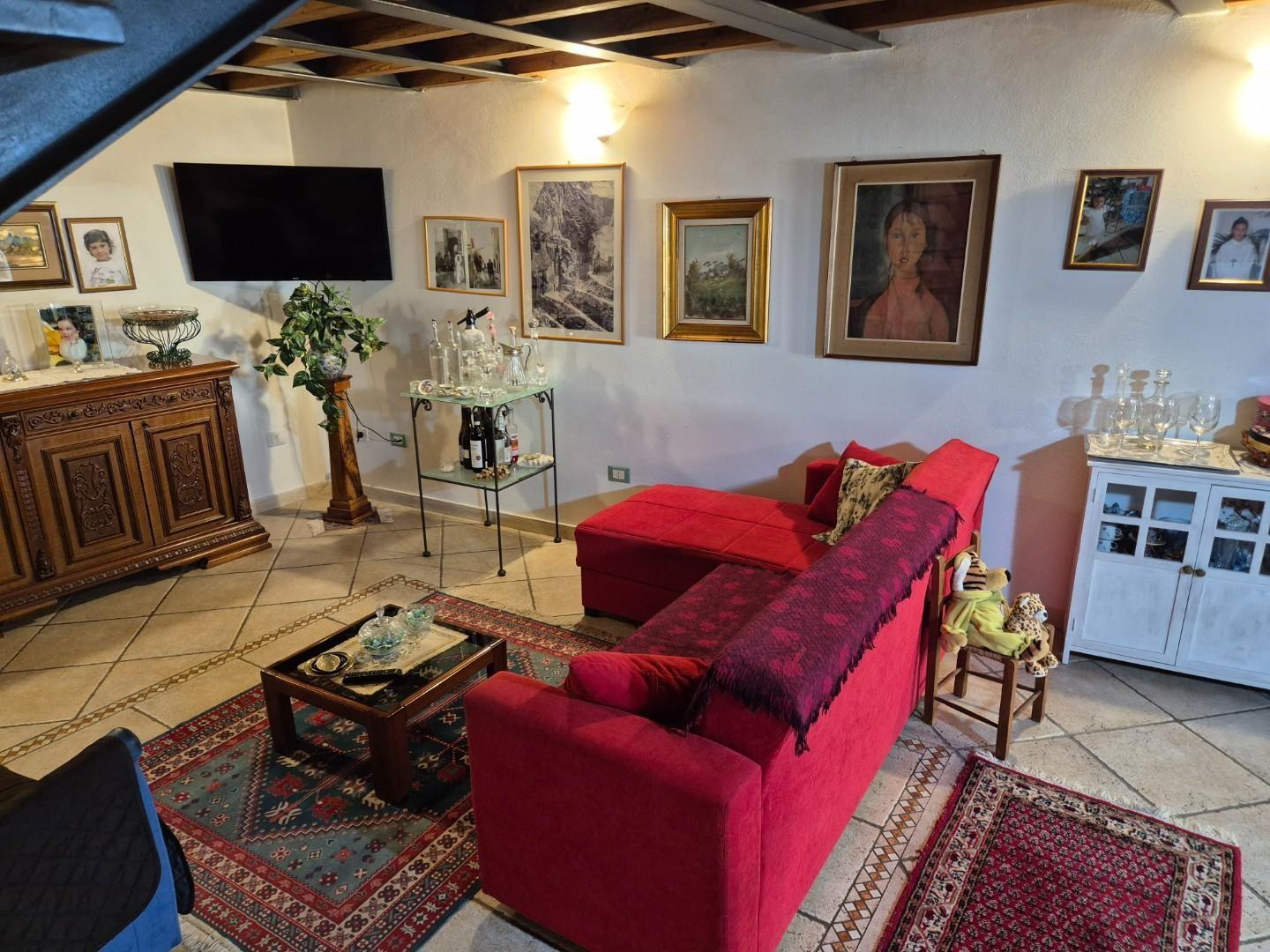 Immagine 19 di Casa trifamiliare in vendita  a Ortonovo