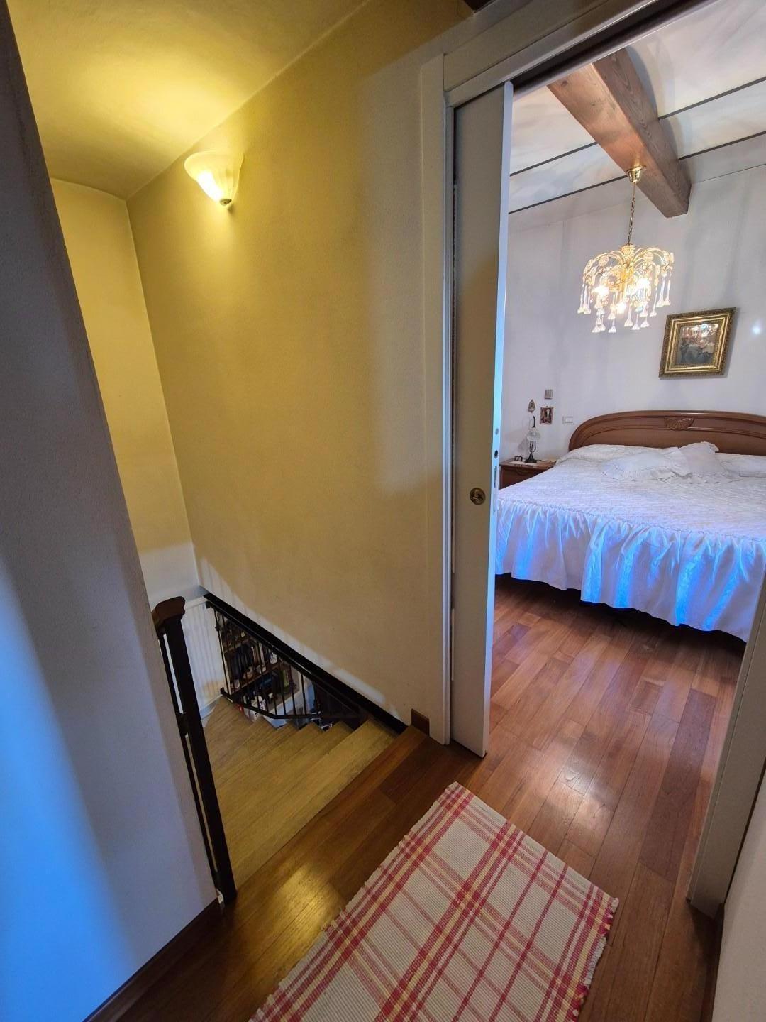 Immagine 3 di Casa trifamiliare in vendita  a Ortonovo