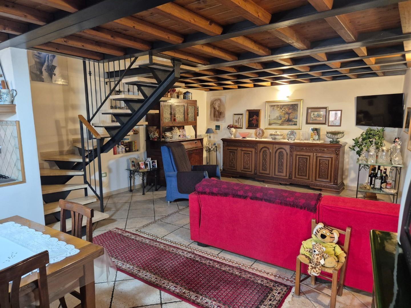 Immagine 15 di Casa trifamiliare in vendita  a Ortonovo